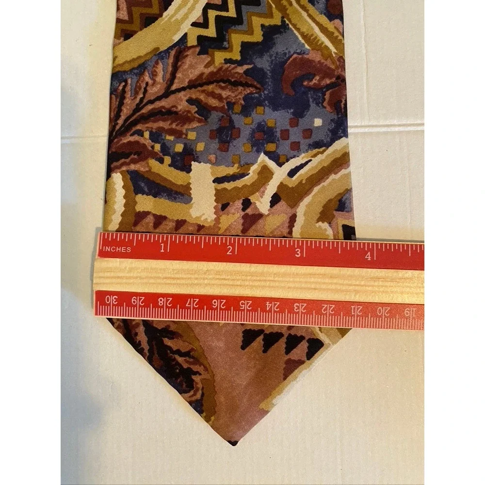 Halston III Mens Silk Necktie Abstract Geometric Floral Italian Silk Mauve Navy